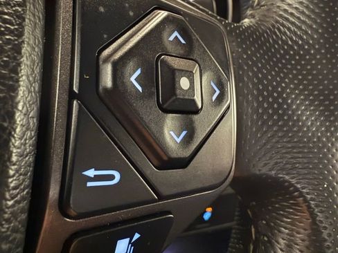 Used 2017 Toyota Tacoma TRD Sport image 32