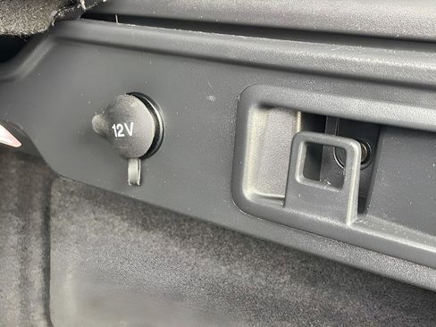 Used 2018 Jaguar F-PACE Premium image 17