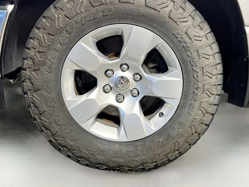 Used 2019 RAM 1500 Big Horn AWD/4WD image 14