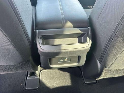 Used 2025 Nissan Pathfinder S image 12