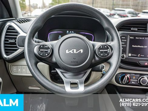 Used 2025 Kia Soul LX image 29