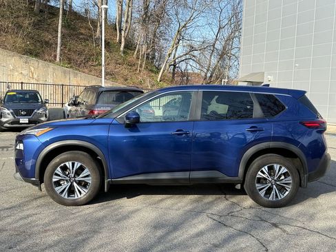 Used 2023 Nissan Rogue SV image 3