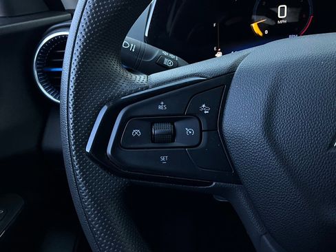 Used 2025 Chevrolet Trax LT image 31