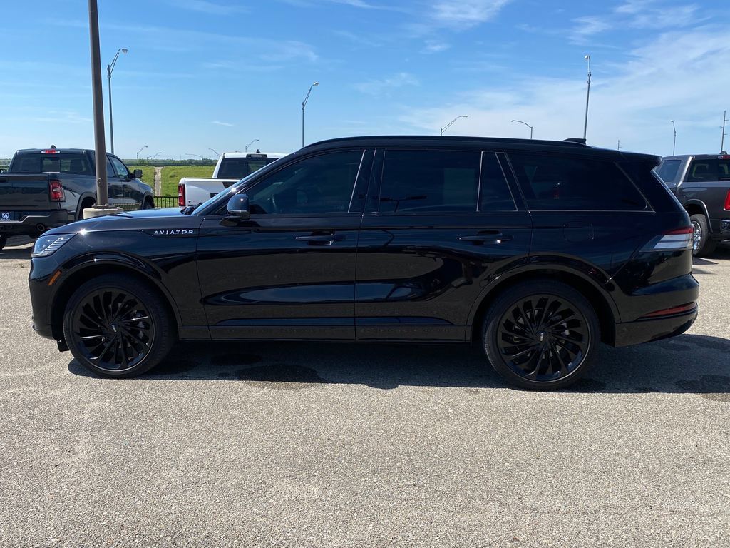 Used 2025 Lincoln Aviator Reserve w/ Equipment Group 201A AWD/4WD image 3
