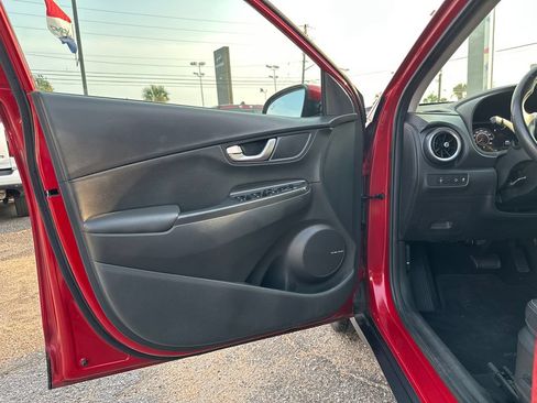 Used 2022 Hyundai Kona Limited FWD image 9