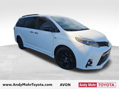 Used 2020 Toyota Sienna SE w/ SE Preferred Package image 1
