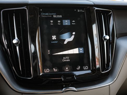 Used 2020 Volvo XC60 T6 Momentum image 22