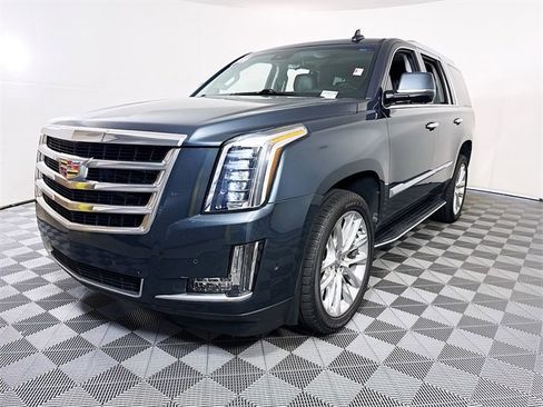 Used 2020 Cadillac Escalade Luxury image 3