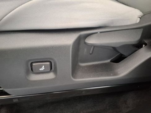 Used 2025 Toyota Tacoma SR5 AWD/4WD image 20