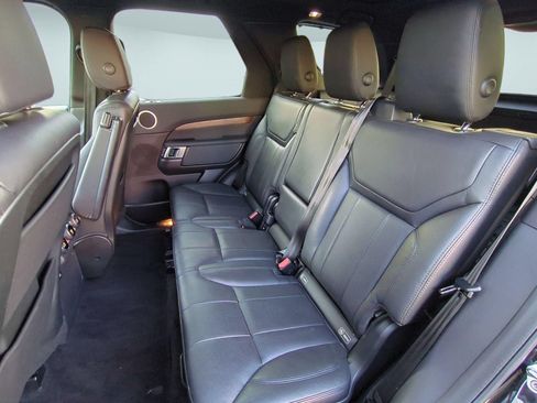 Used 2018 Land Rover Discovery HSE AWD/4WD image 25