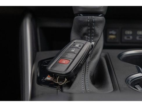 Used 2023 Toyota Highlander XSE image 31