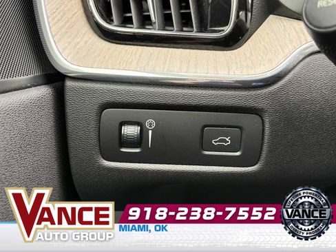 Used 2018 Volvo XC60 T6 Inscription w/ Advanced Package image 30