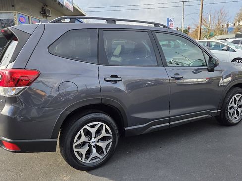 Used 2022 Subaru Forester Premium image 7
