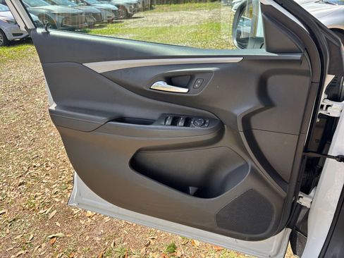 Used 2025 Buick Envista Preferred image 18