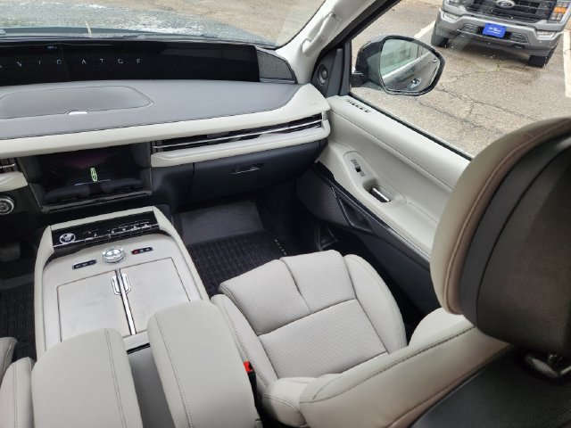 New 2026 Lincoln Navigator L Reserve AWD/4WD image 12