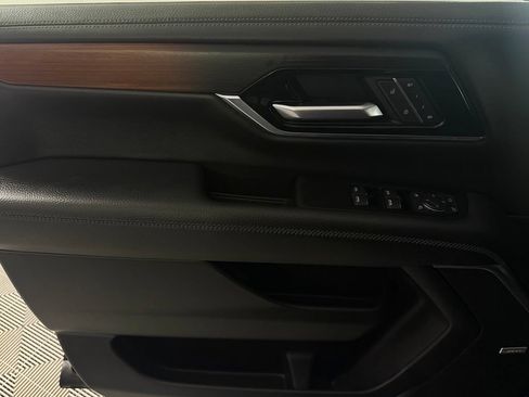 Used 2025 GMC Yukon Denali AWD/4WD image 23
