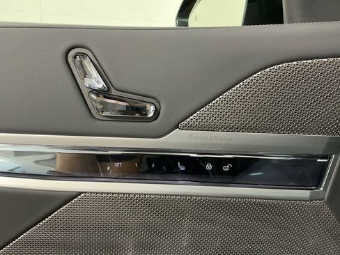 Certified 2023 BMW 740i image 21