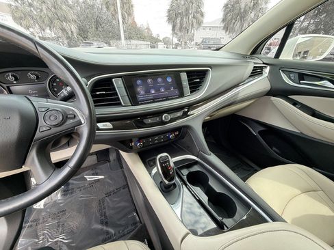 Used 2020 Buick Enclave Essence image 26