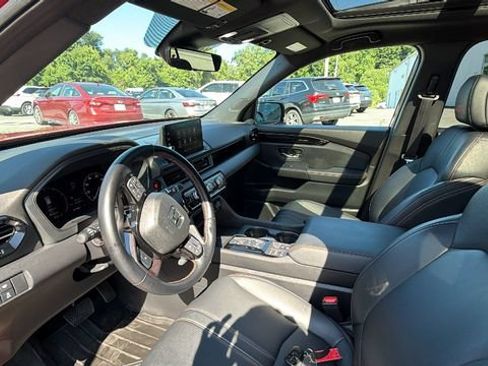 Used 2023 Honda Pilot TrailSport image 18