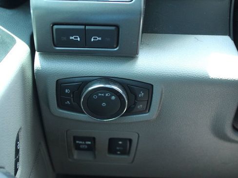 Used 2019 Ford F150 XLT w/ Equipment Group 302A Luxury AWD/4WD image 22