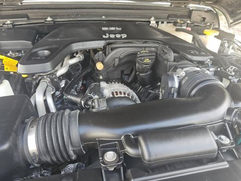 Used 2021 Jeep Gladiator Sport AWD/4WD image 25