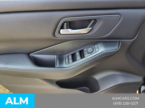 Used 2025 Nissan Rogue SV FWD image 30