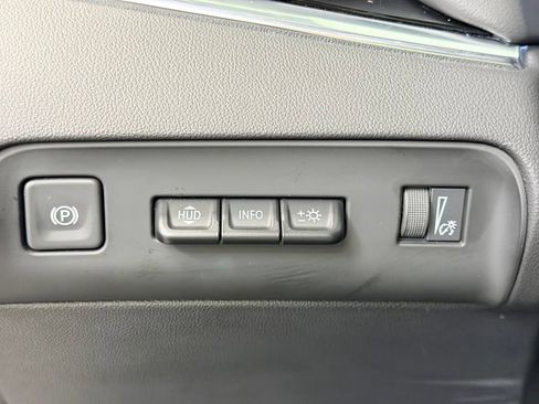 Used 2024 Buick Enclave Avenir AWD/4WD image 46