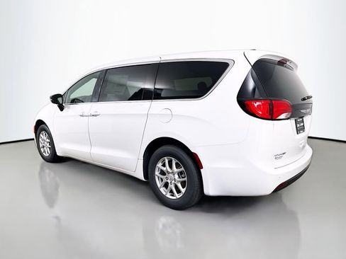 New 2026 Chrysler Voyager LX image 5