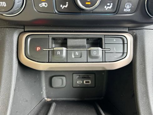 Used 2023 GMC Acadia Denali w/ Denali Technology Package FWD image 19