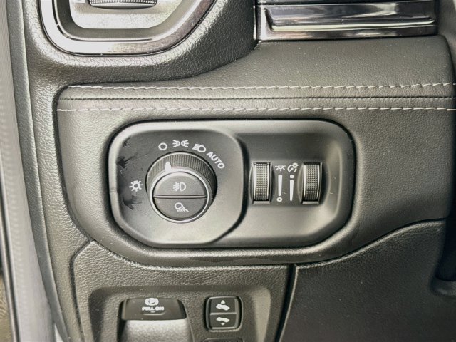 Used 2025 RAM 1500 Limited AWD/4WD image 10