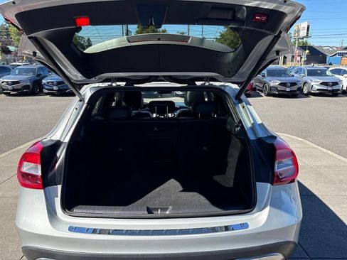 Used 2018 Mercedes-Benz GLA 250 4MATIC image 8