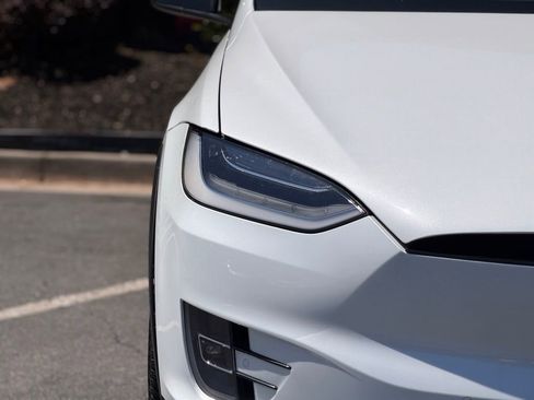 Used 2018 Tesla Model X 100D image 4