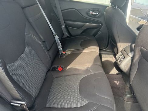 Used 2019 Jeep Cherokee Latitude w/ Popular Appearance Group image 28