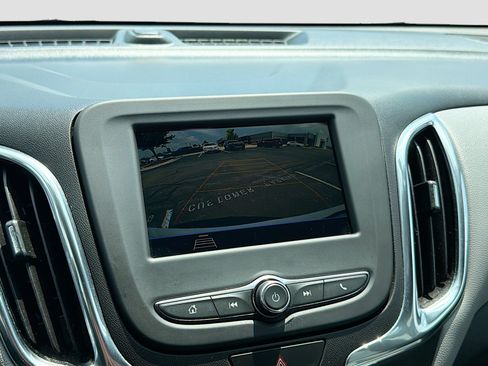 Used 2019 Chevrolet Equinox LS w/ LS Convenience Package FWD image 17
