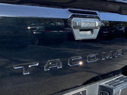 Used 2025 Toyota Tacoma SR image 28