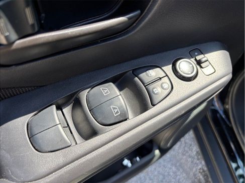 Used 2022 Nissan Kicks S FWD image 19