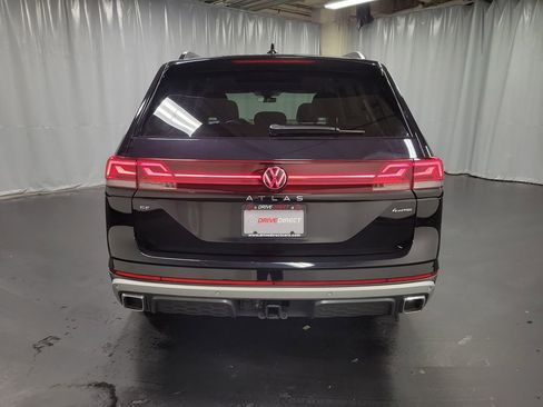 Used 2024 Volkswagen Atlas Peak Edition SE AWD/4WD image 7