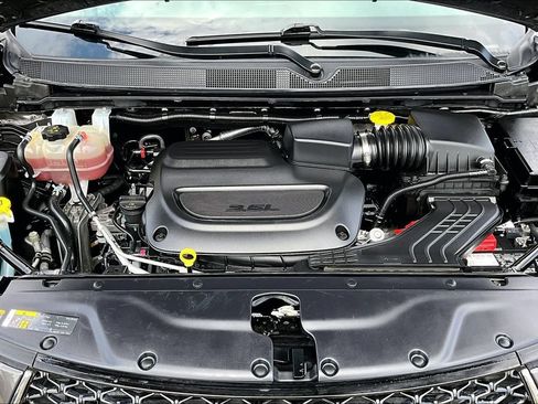 Used 2023 Chrysler Pacifica Touring-L FWD image 10