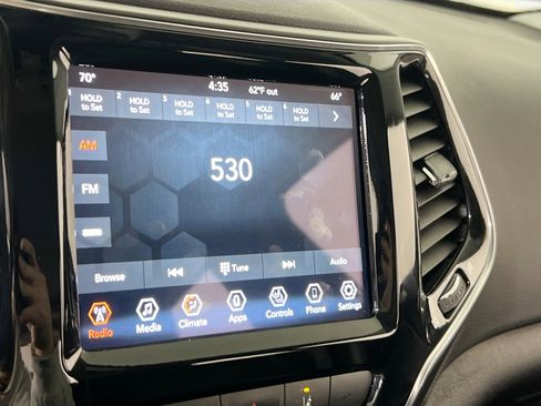 Used 2022 Jeep Cherokee Limited image 14