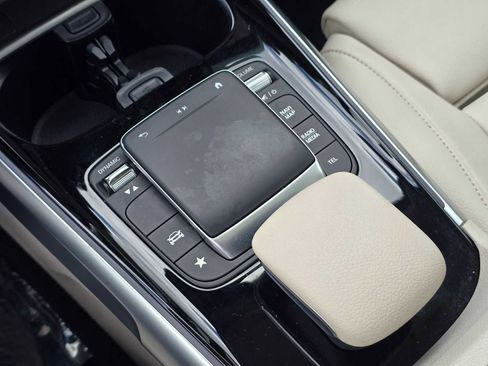 Used 2023 Mercedes-Benz GLB 250 4MATIC image 35