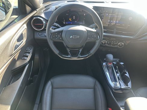 Used 2024 Chevrolet Trax RS w/ Driver Confidence Package image 17