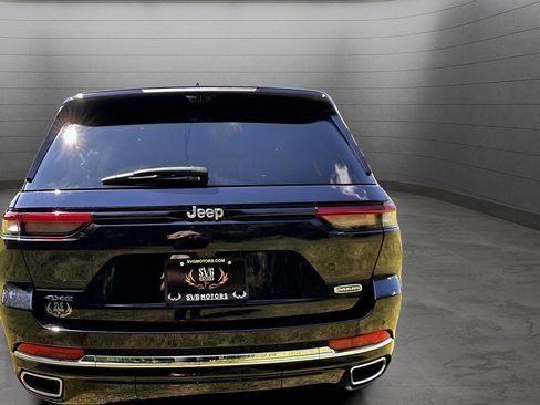 New 2024 Jeep Grand Cherokee Overland w/ Luxury Tech Group IV AWD/4WD image 4