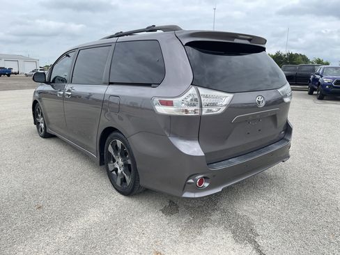 Used 2014 Toyota Sienna SE w/ SE Premium Package w/Entune image 6