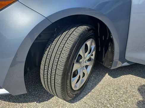 Used 2025 Toyota Corolla LE image 29