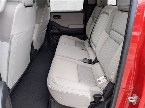 Used 2025 Nissan Frontier SV w/ SV Convenience Package image 14