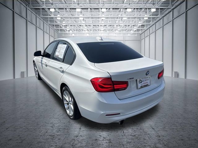 Used 2017 BMW 320i xDrive Sedan AWD/4WD image 3