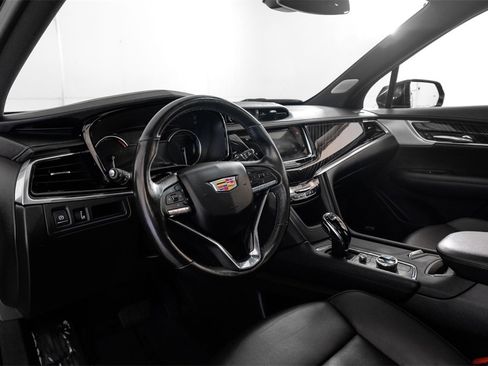 Used 2024 Cadillac XT6 Premium Luxury image 3