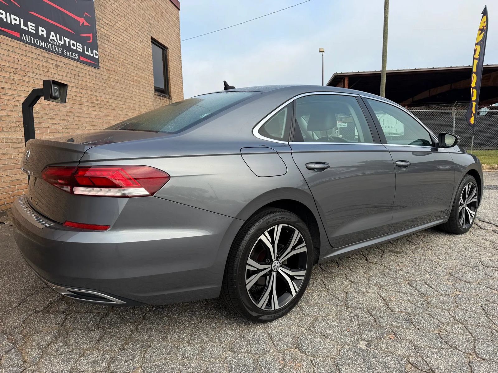 Used 2021 Volkswagen Passat 2.0T SE FWD image 6