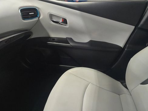 Used 2019 Toyota Prius Prime Premium image 37