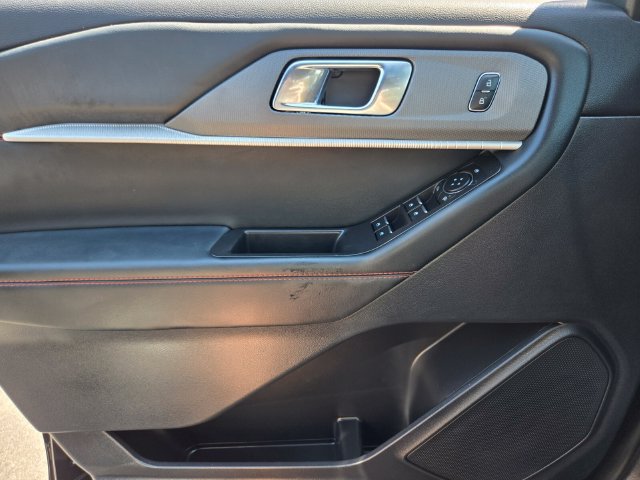 Used 2025 Ford Explorer ST-Line w/ ST-Line Street Pack AWD/4WD image 37